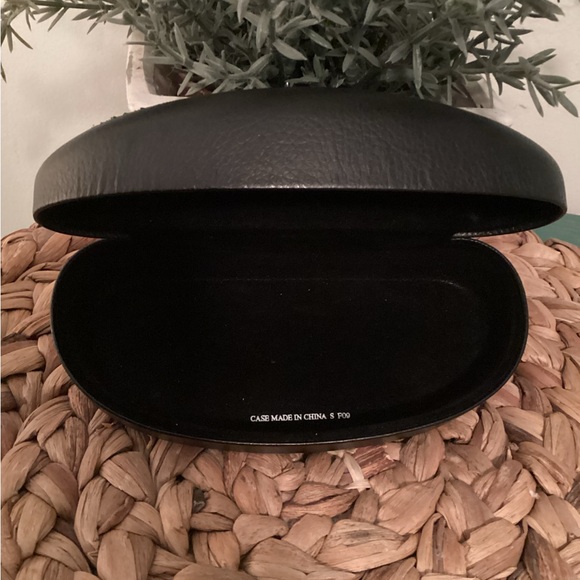 Juicy Couture sunglasses case - Picture 3 of 4